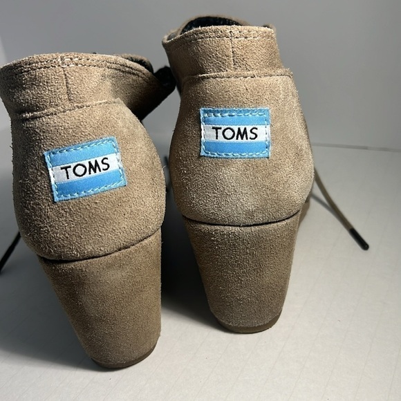 TOMS Desert Wedge Taupe Tan Booties Size 7W BOHO - Picture 4 of 9